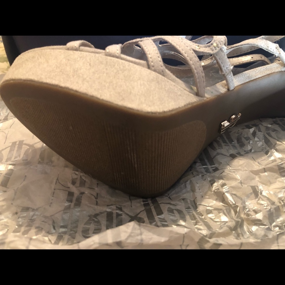 Shoes - Picture 3 of 4